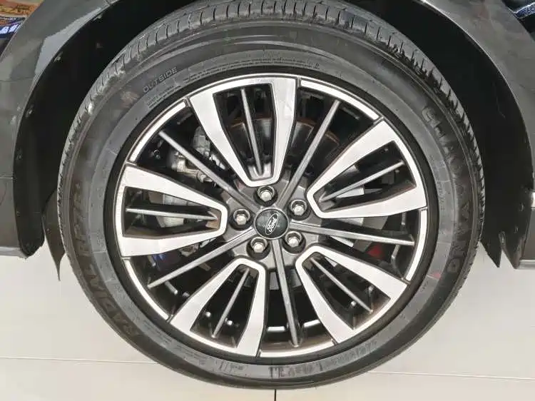 Edge PLUS EcoBoost 245 2 WD Grand Sharp 7-seat