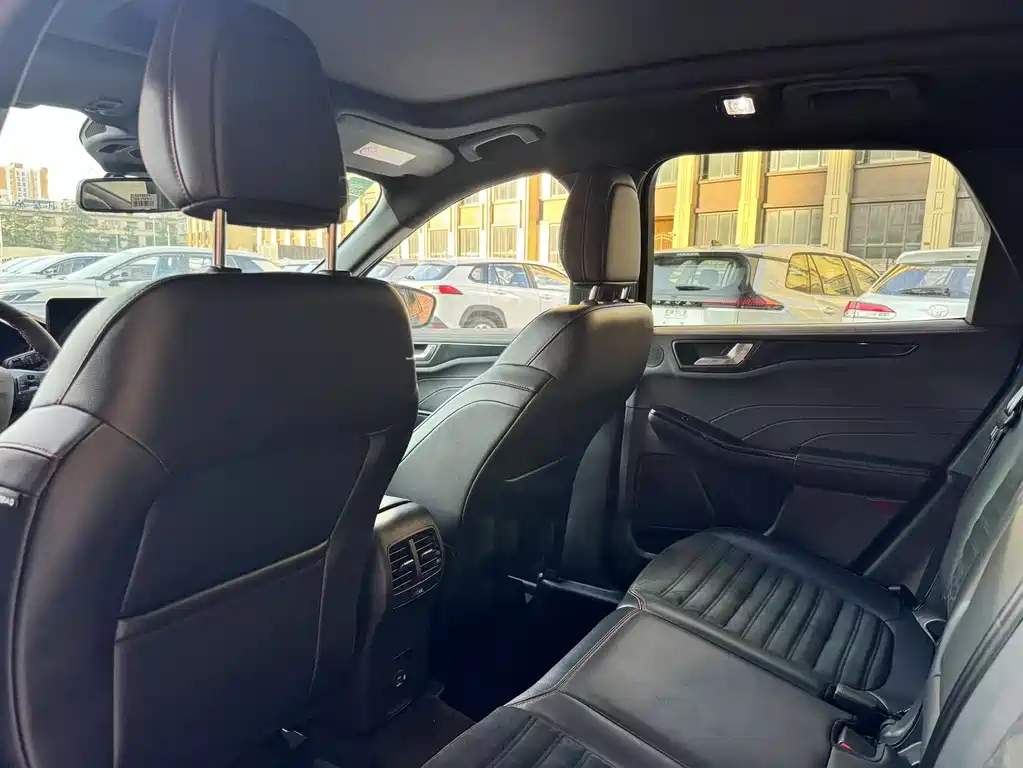 Escape EcoBoost 245 4 WD Indulge ST-LINE