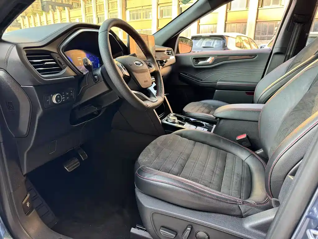 Escape EcoBoost 245 4 WD Indulge ST-LINE