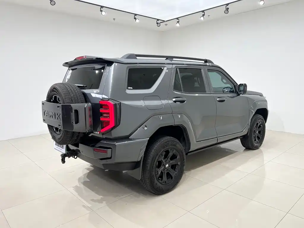 Tank 400 NEV Hi4-T Offroad