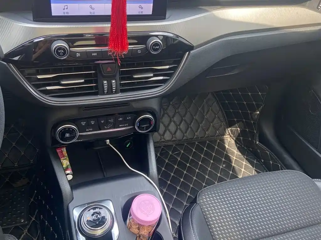 Focus Sedan EcoBoost 180 Auto Sharp Trend