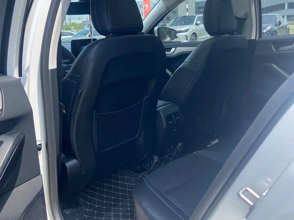Focus Sedan EcoBoost 180 Auto Sharp Trend