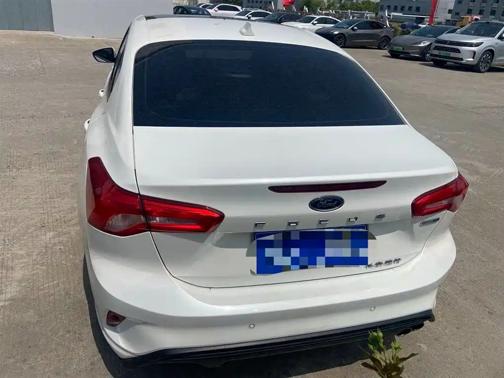 Focus Sedan EcoBoost 180 Auto Sharp Trend