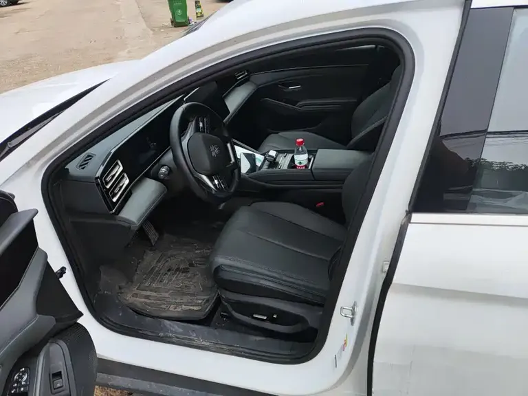 BYD Qin L DM-i Smart Drive 120 KM Transcend