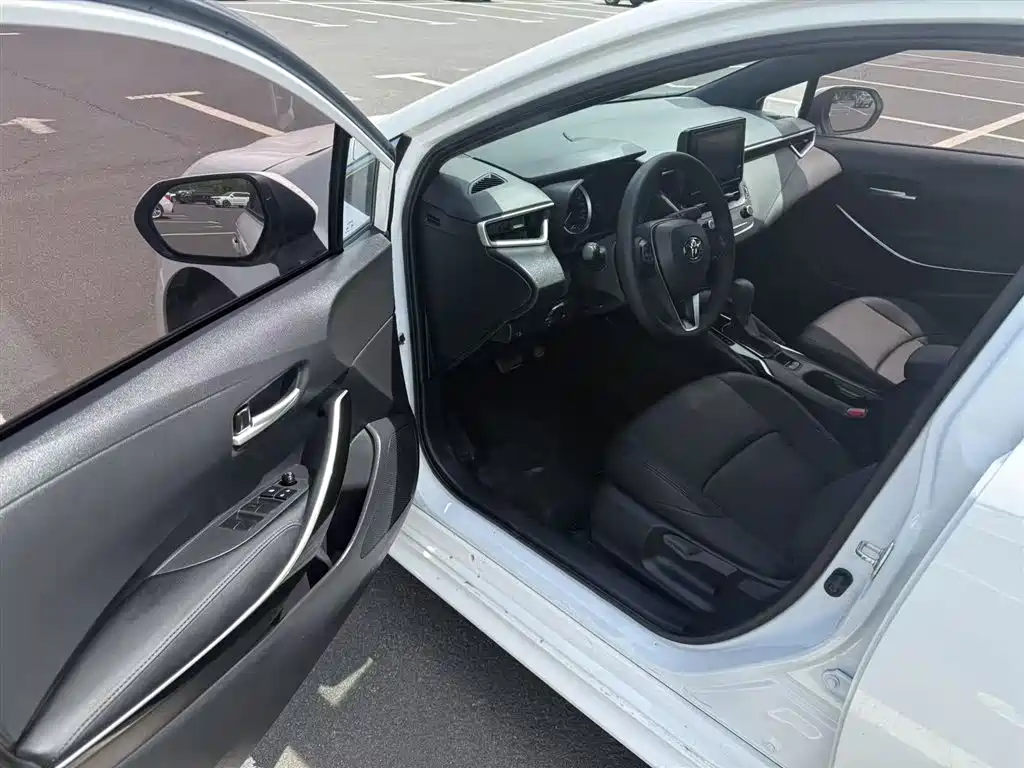 Levin Dual Engine 1.8 H E-CVT Leading