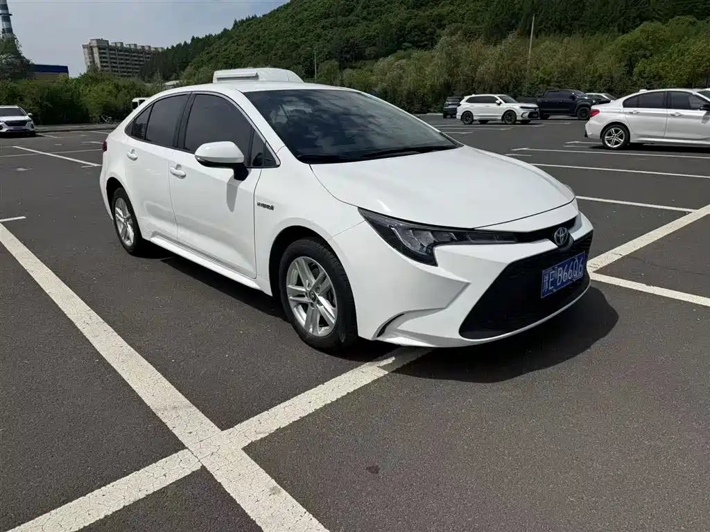 Levin Dual Engine 1.8 H E-CVT Leading