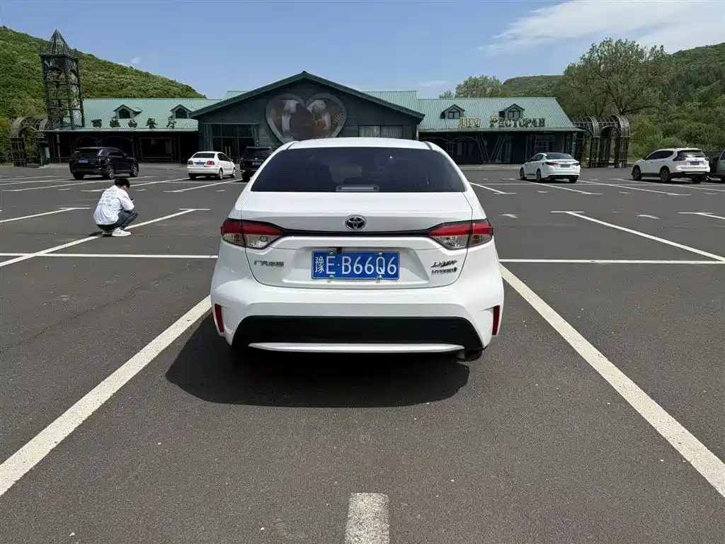 Levin Dual Engine 1.8 H E-CVT Leading