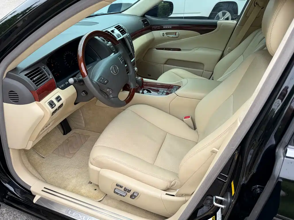 Lexus LS 460 L Distinguished