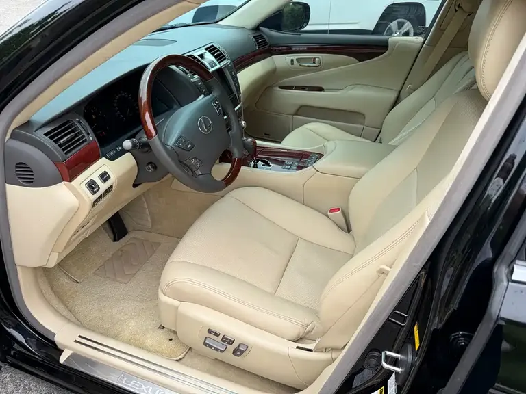 Lexus LS 460 L Distinguished