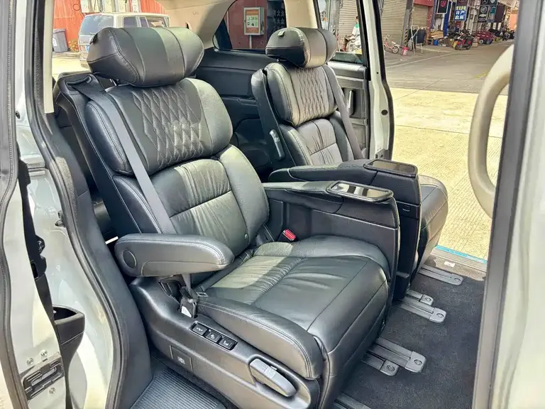 Honda Elysion 2.0 L e:HEV Luxury