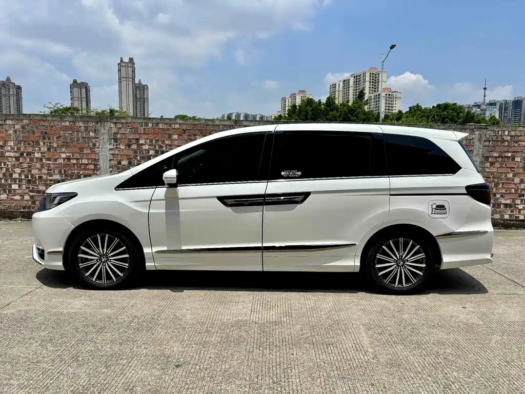 Elysion 2.0 L e:HEV Luxury