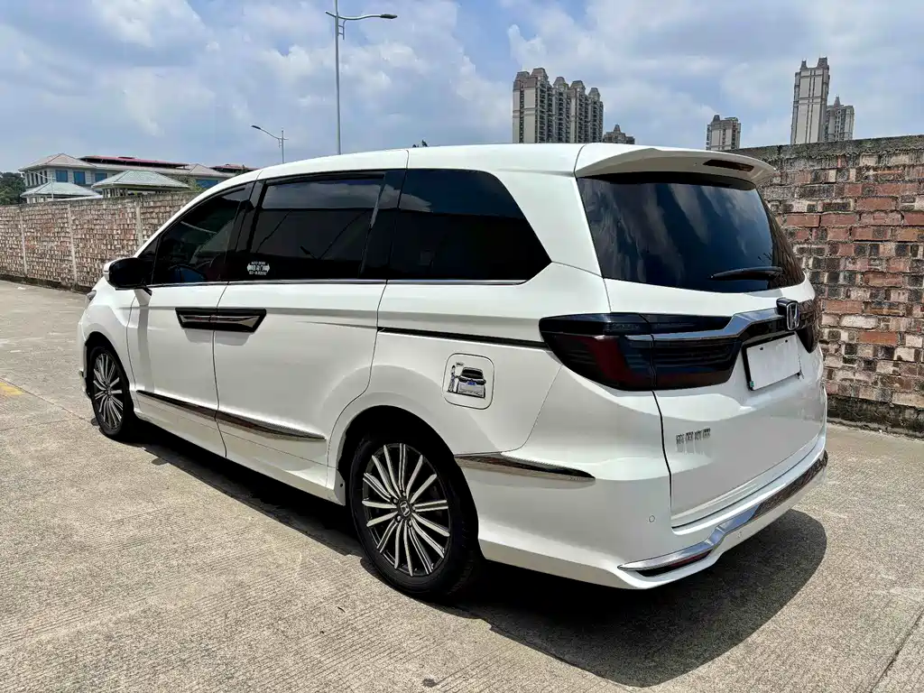 Elysion 2.0 L e:HEV Luxury