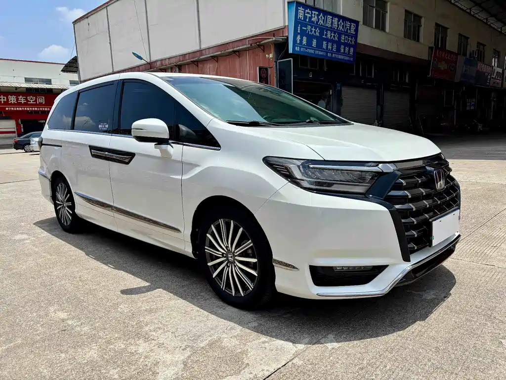 Elysion 2.0 L e:HEV Luxury