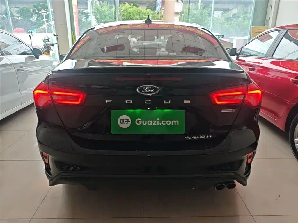 Focus Sedan EcoBoost 180 Auto ST Line