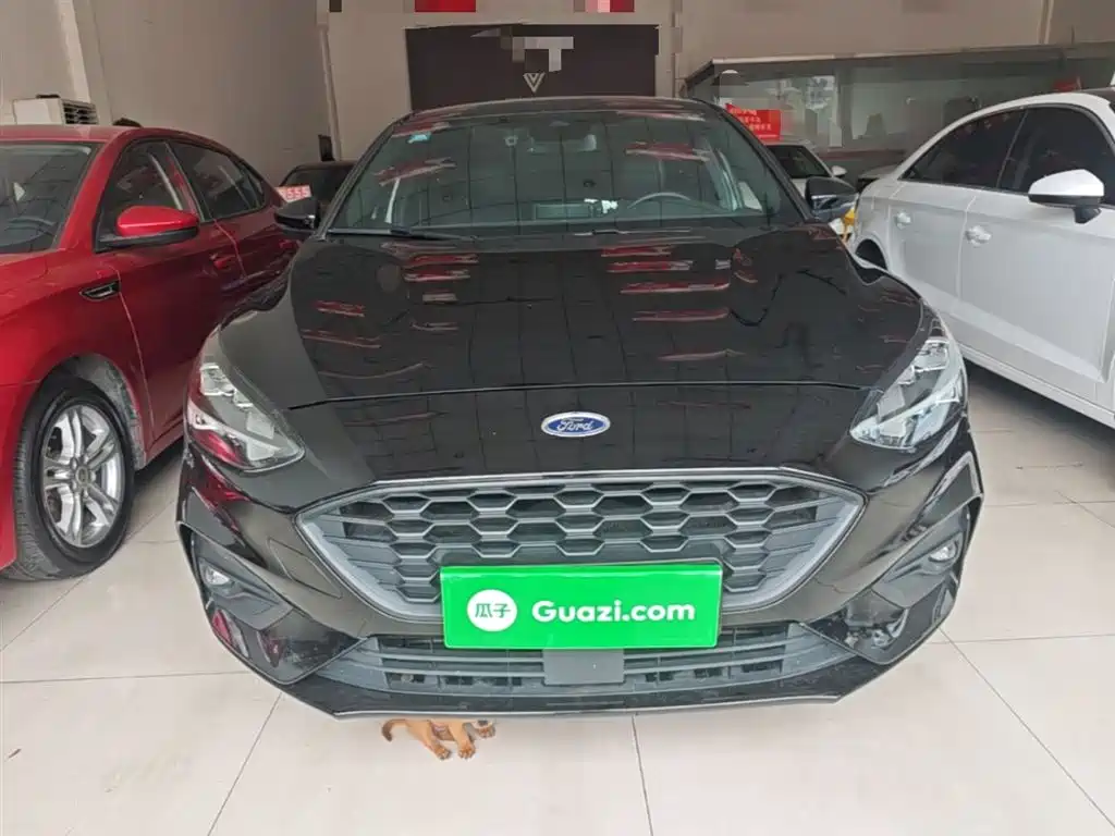 Focus Sedan EcoBoost 180 Auto ST Line