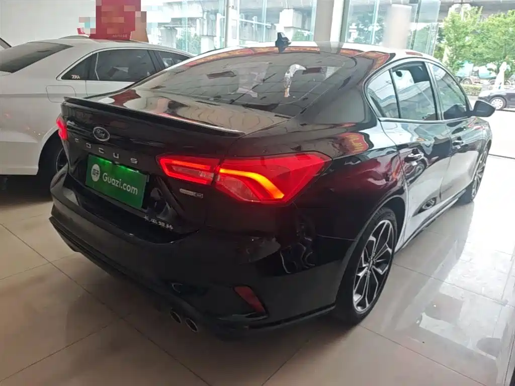 Focus Sedan EcoBoost 180 Auto ST Line