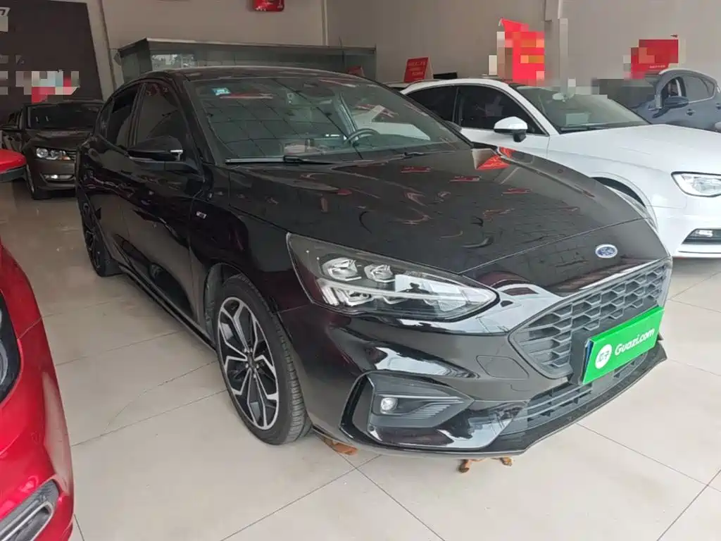 Focus Sedan EcoBoost 180 Auto ST Line