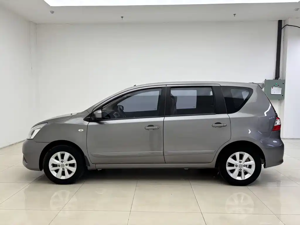 Livina 1.6 XL CVT Luxury