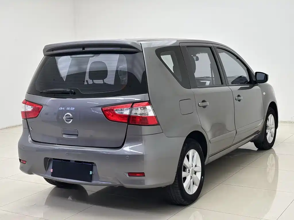 Livina 1.6 XL CVT Luxury