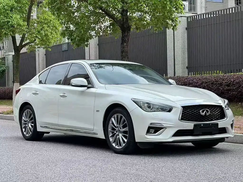 Infiniti Q50 L 2.0 T Comfort Enjoyment CN-VI