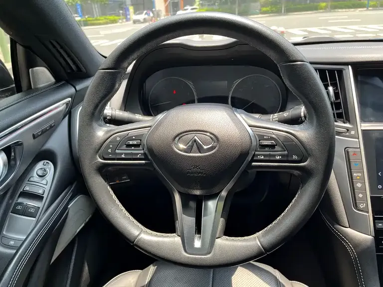 Infiniti Q60 2.0 T Luxury