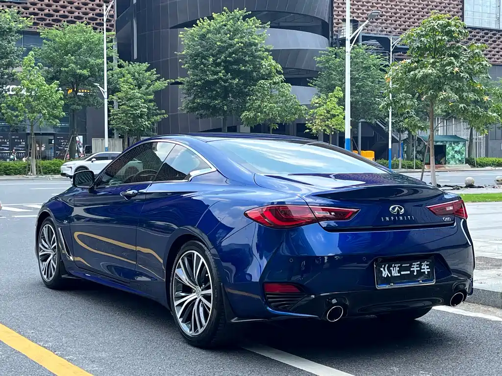Infiniti Q60 2.0 T Luxury