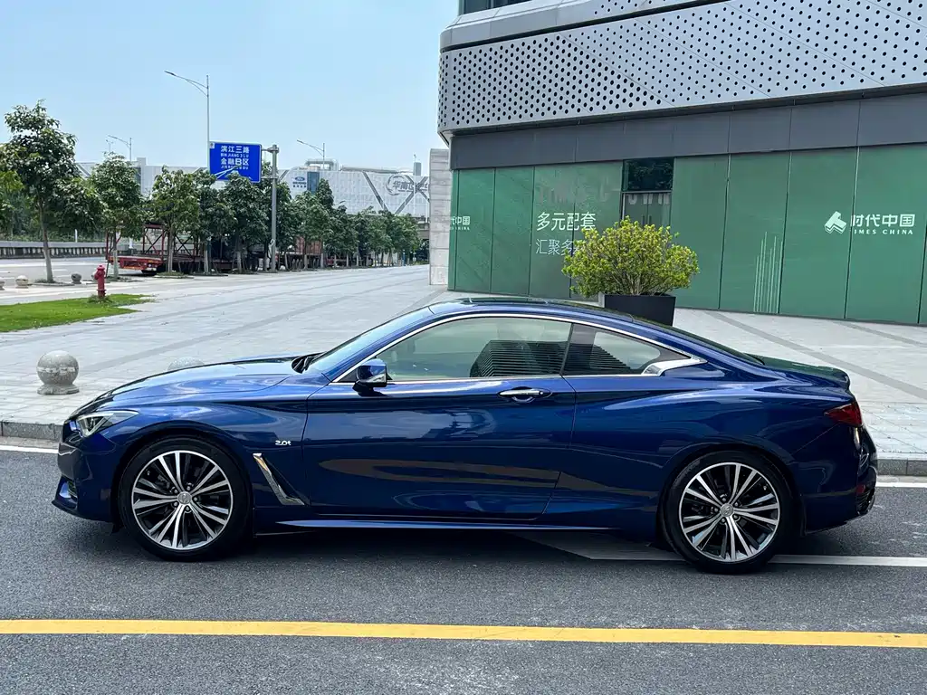 Infiniti Q60 2.0 T Luxury