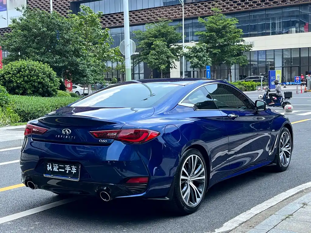 Infiniti Q60 2.0 T Luxury