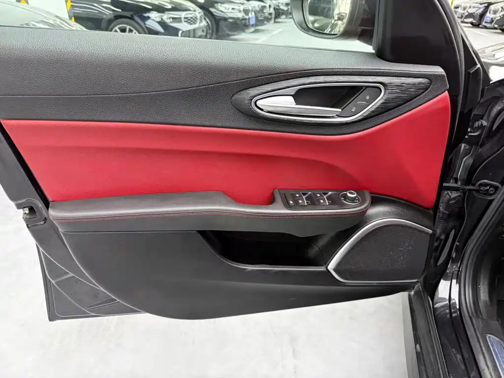 Giulia 2.0 T 280 HP Luxury