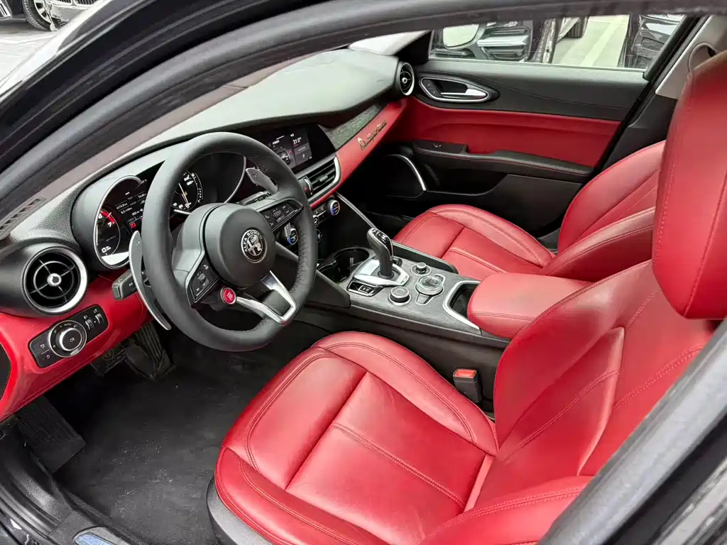 Giulia 2.0 T 280 HP Luxury