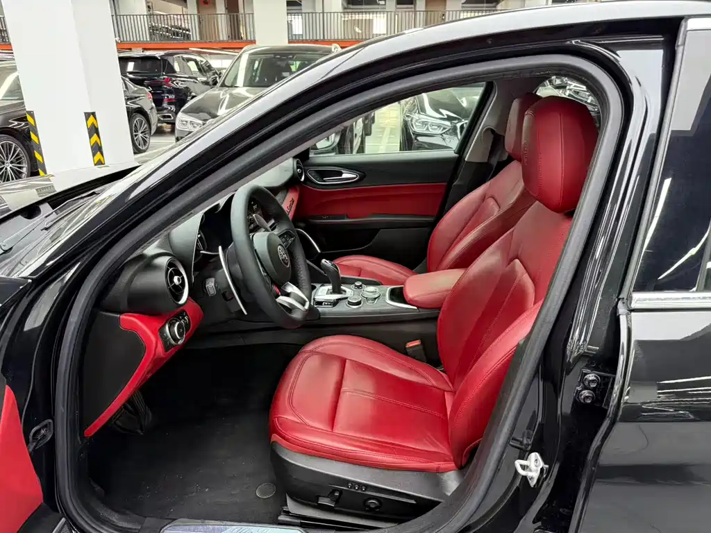 Giulia 2.0 T 280 HP Luxury