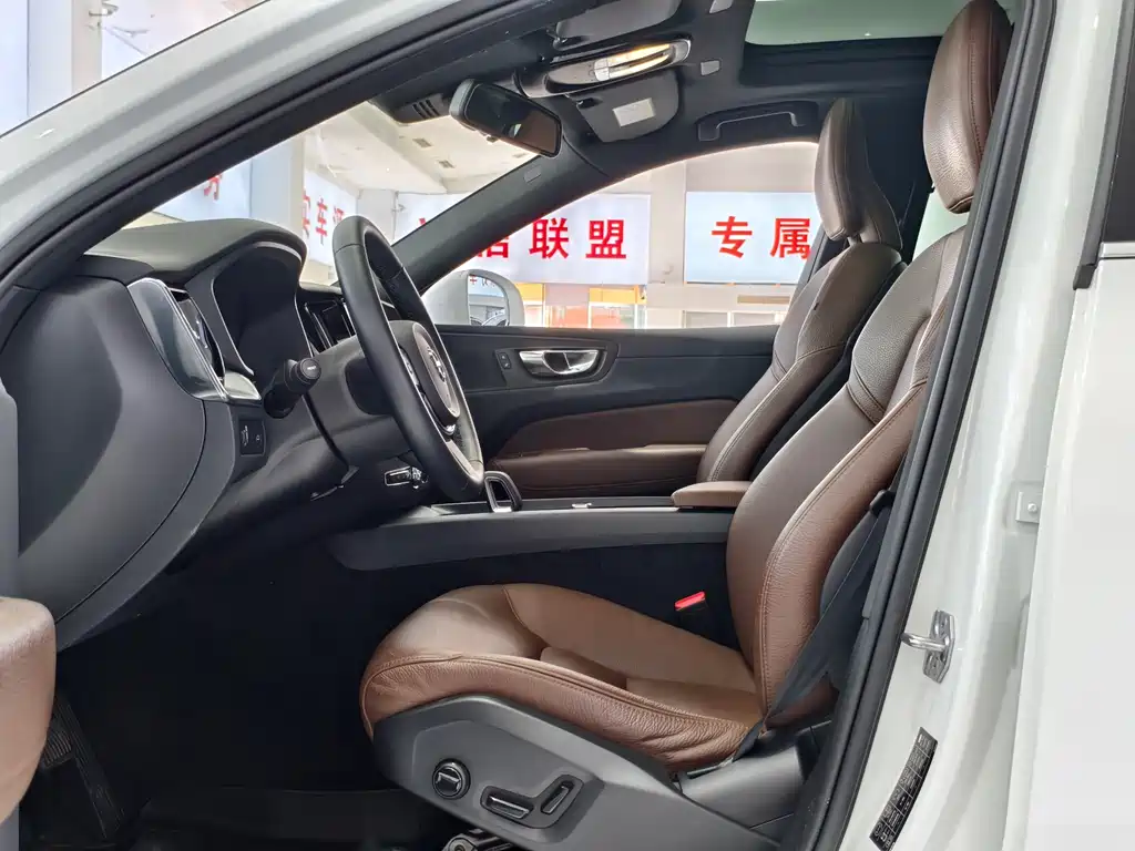 Volvo XC60 B5 4 WD Smart Ease Luxury