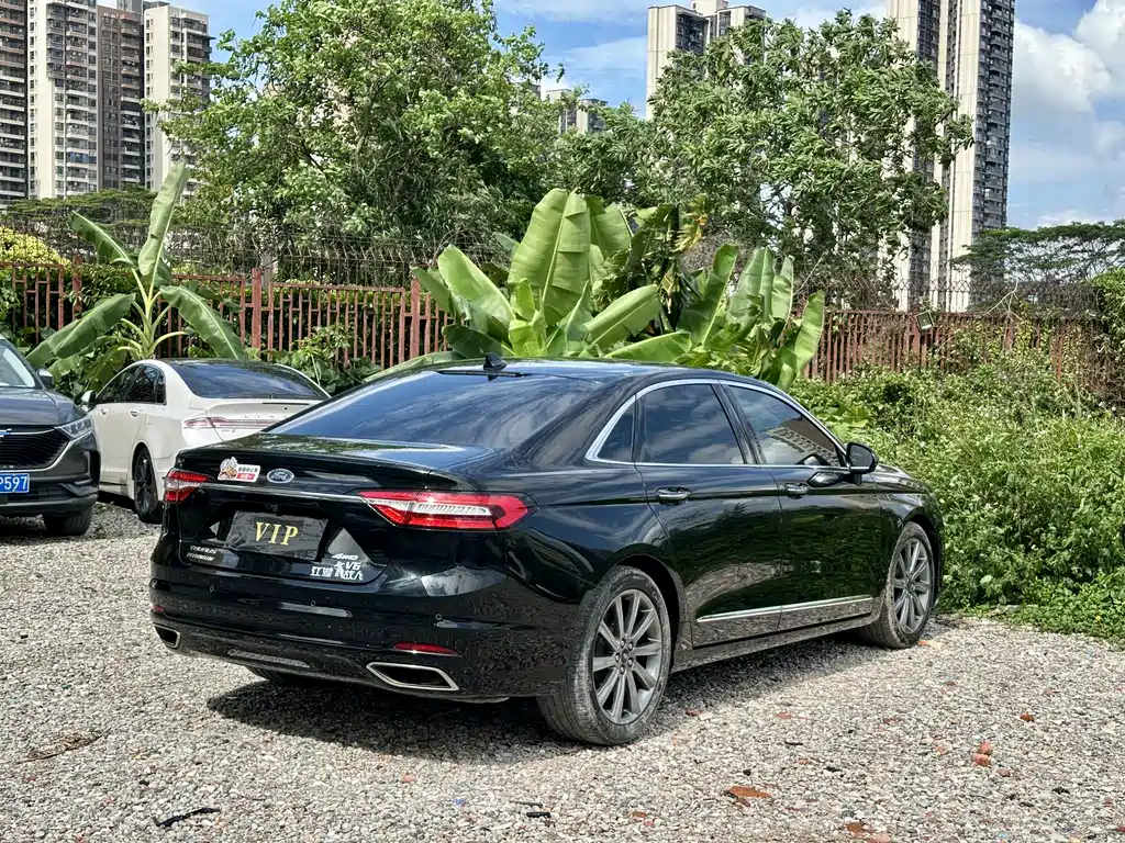 Taurus EcoBoost 245 Premium