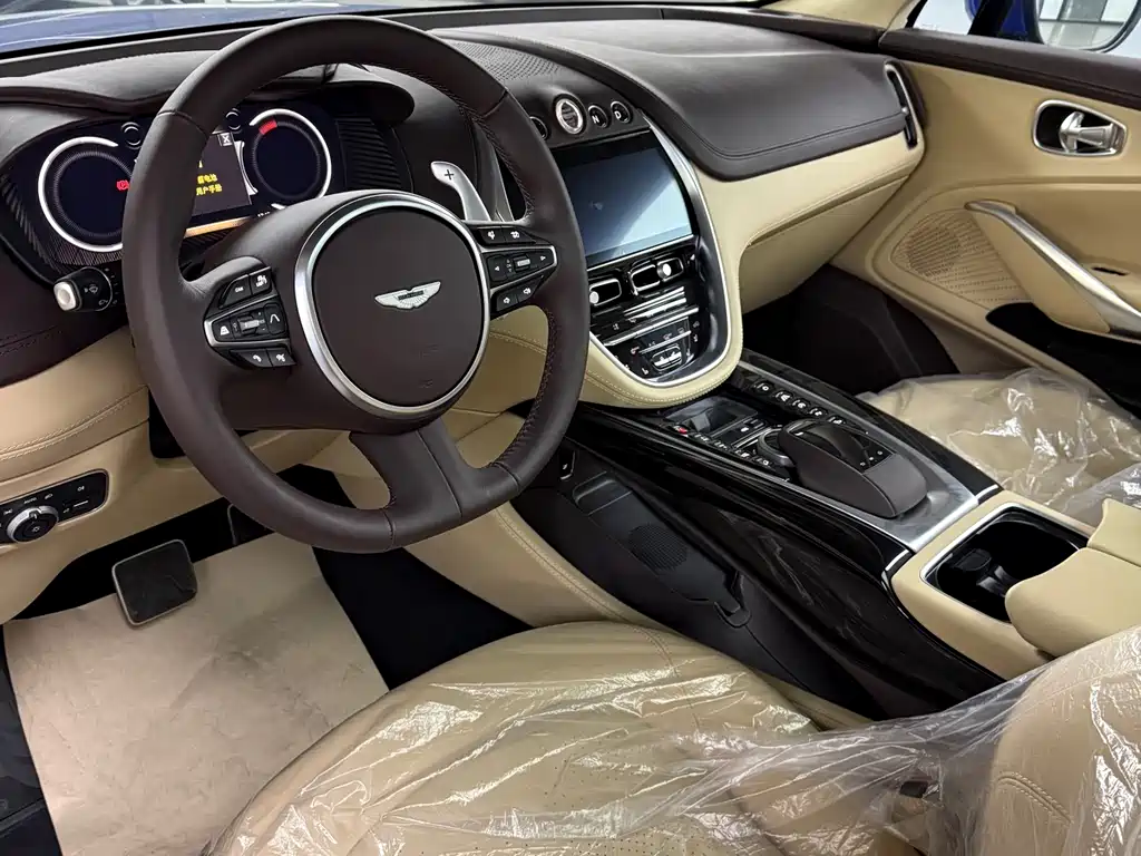 Aston Martin DBX 4.0 T V8