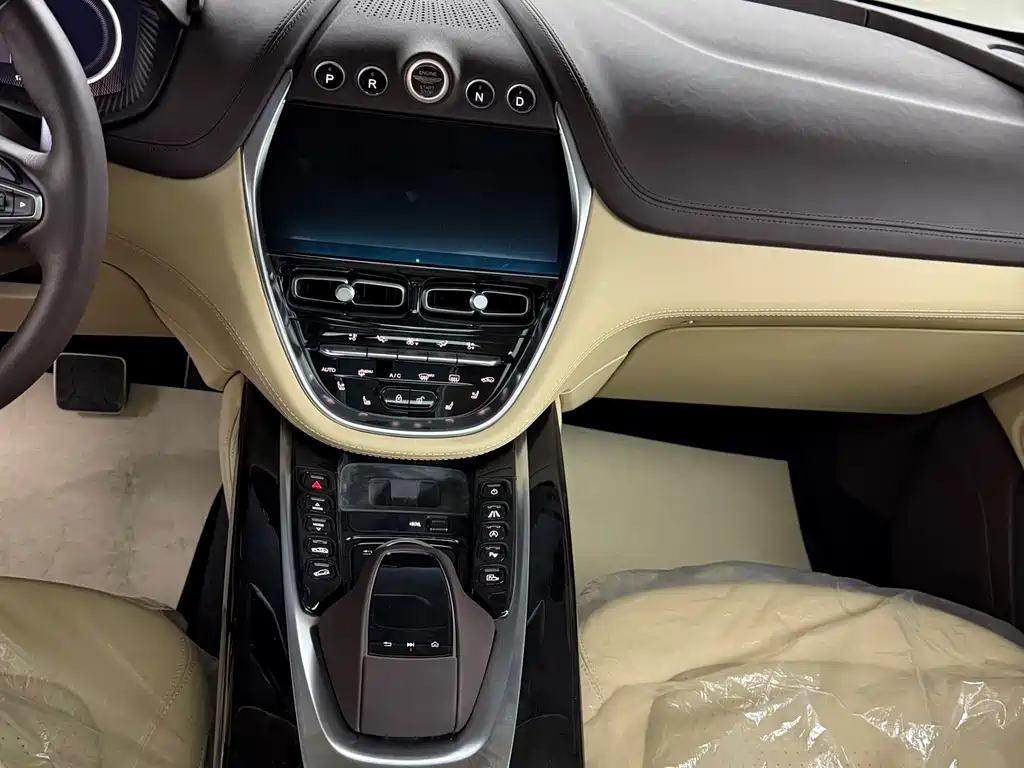 Aston Martin DBX 4.0 T V8