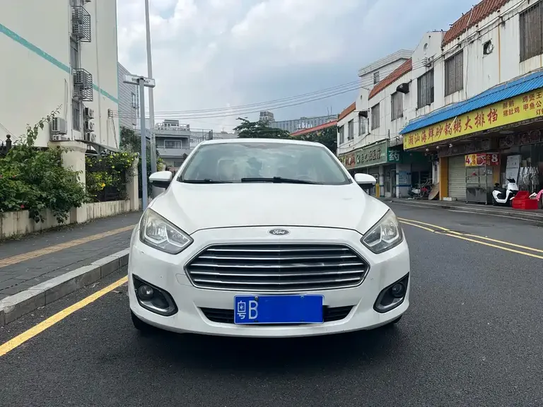 Ford Escort 1.5 L Auto Fashion