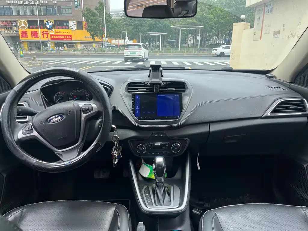 Escort 1.5 L Auto Fashion