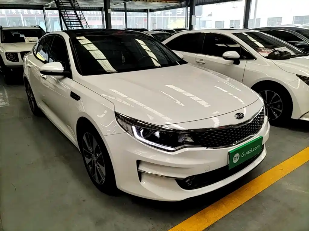 Kia K5 2.0 L Auto LUX