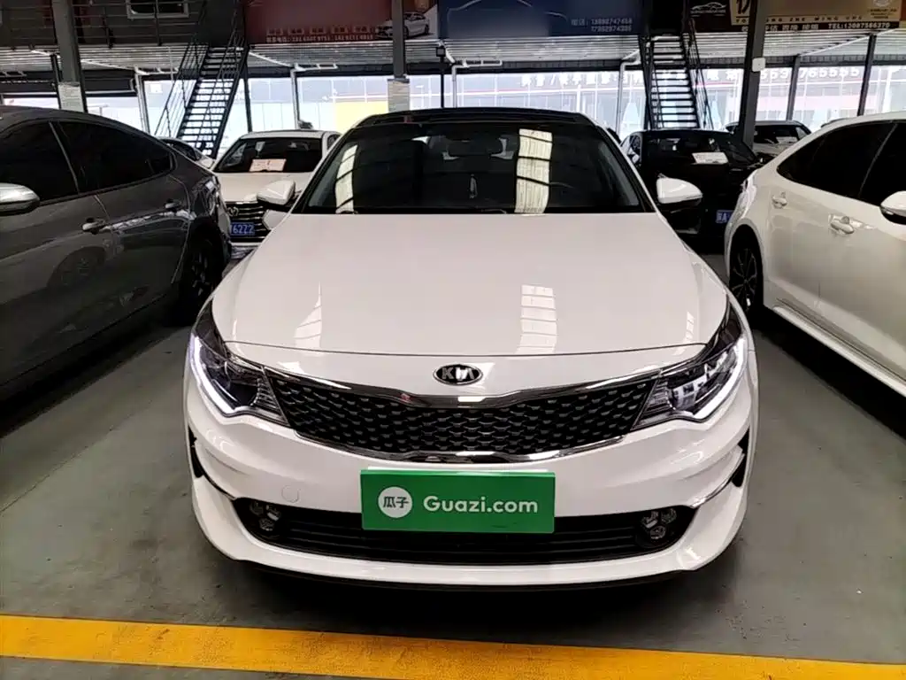 Kia K5 2.0 L Auto LUX