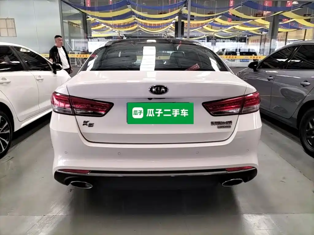 Kia K5 2.0 L Auto LUX