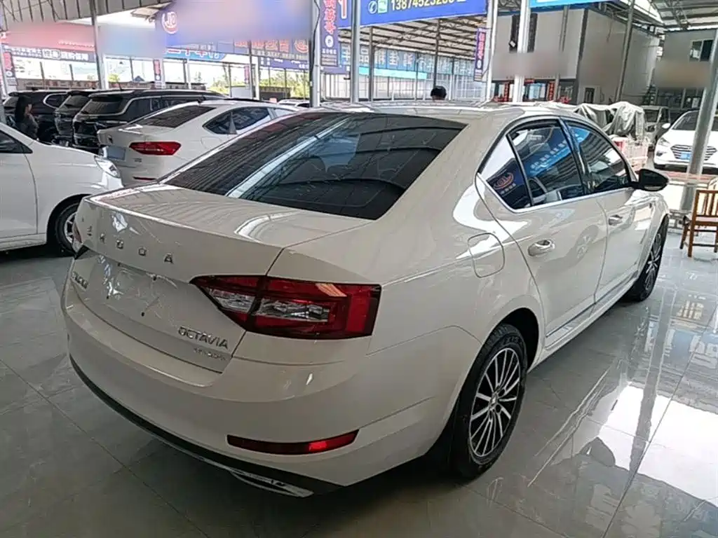 Octavia TSI230 DSG Smart Travel Luxury CN-V