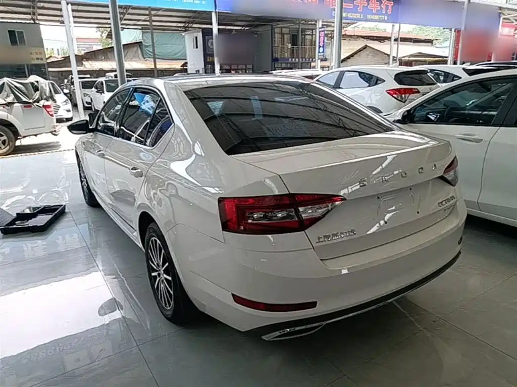 Octavia TSI230 DSG Smart Travel Luxury CN-V