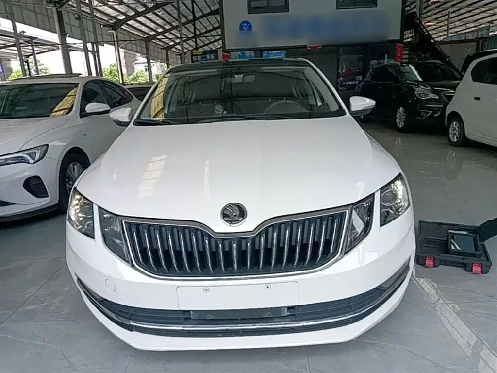 Octavia TSI230 DSG Smart Travel Luxury CN-V