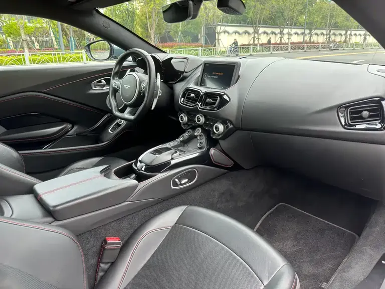 Aston Martin V8 Vantage 4.0 T V8 Coupe