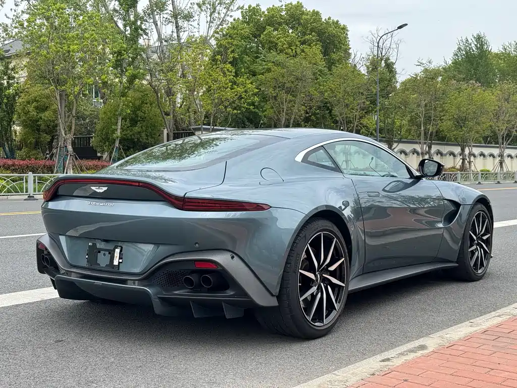 V8 Vantage 4.0 T V8 Coupe