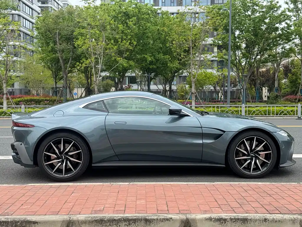 V8 Vantage 4.0 T V8 Coupe