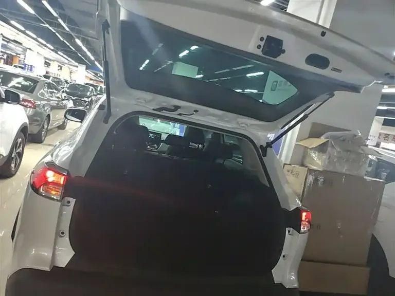 Toyota Frontlander 2.0 L Smart e-Hybrid Dual Engine Leading