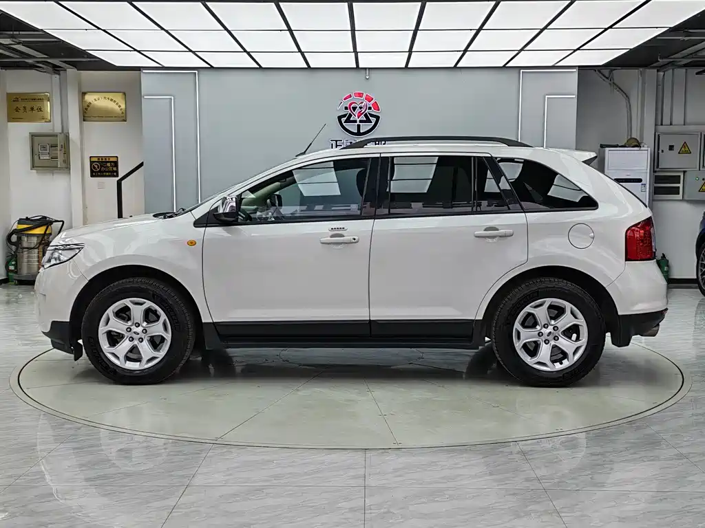 Edge (Import) 2.0 T Elite Sharp