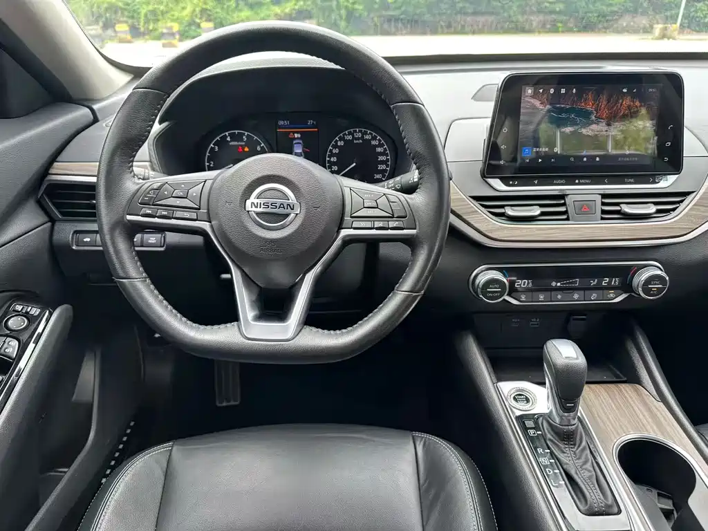 Teana Facelift 2.0 L XL Upper Smart Travel