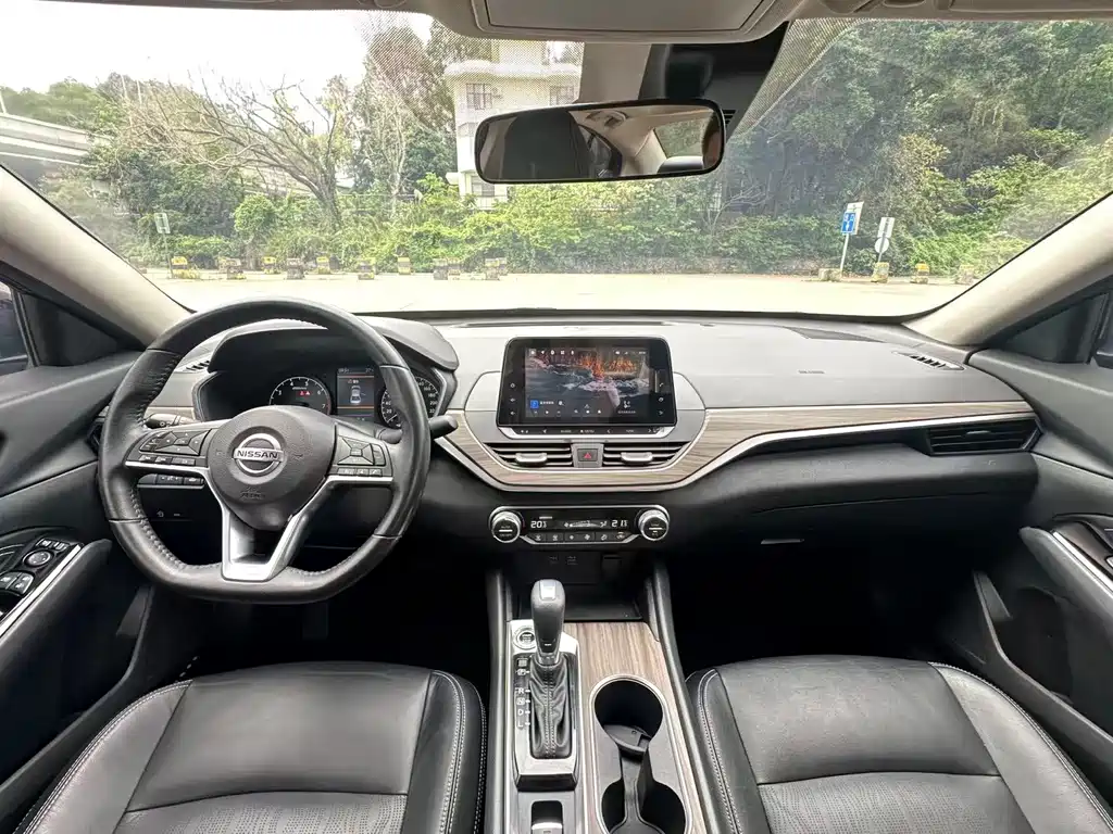 Teana Facelift 2.0 L XL Upper Smart Travel